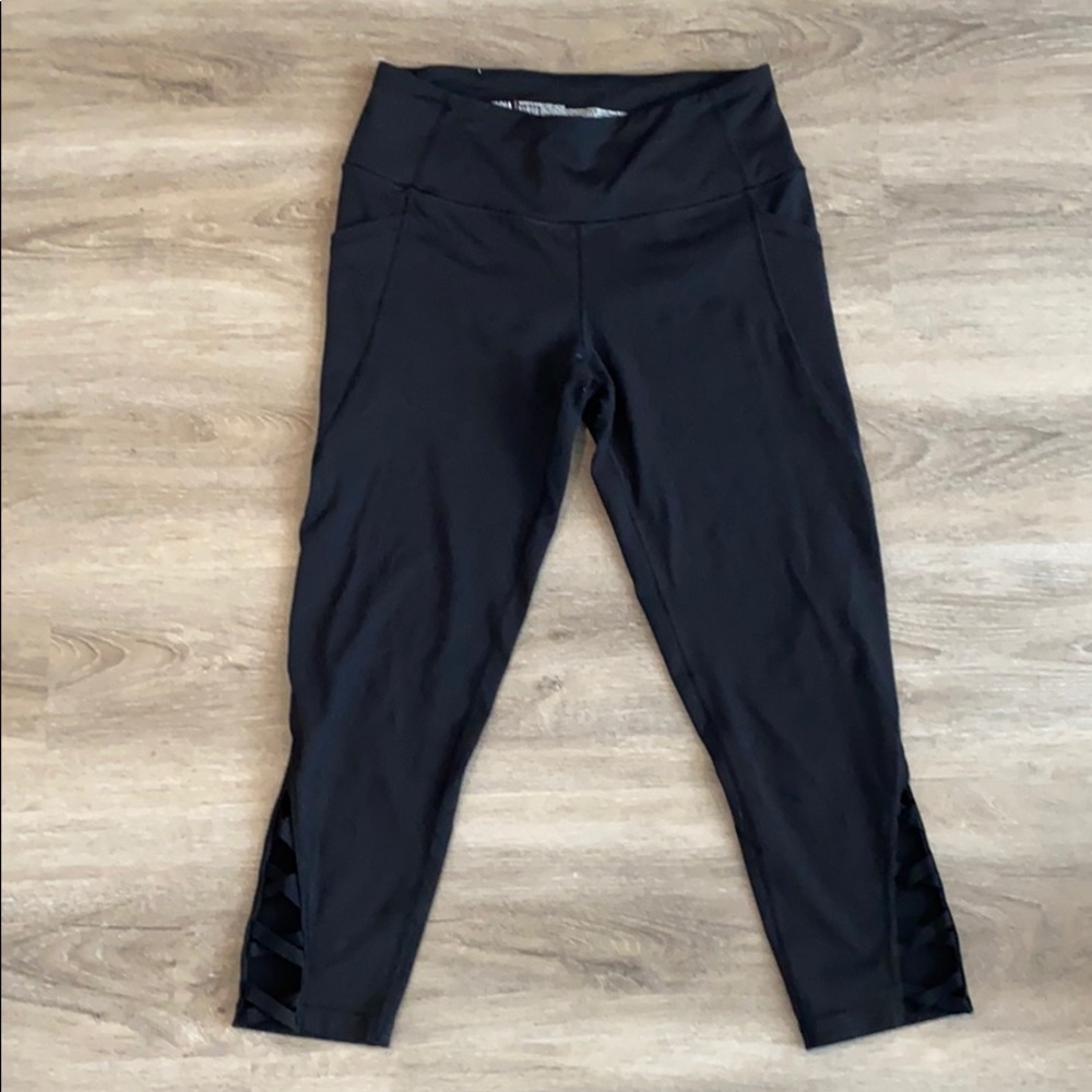 Victoria’s Secret Cropped Knockout leggings